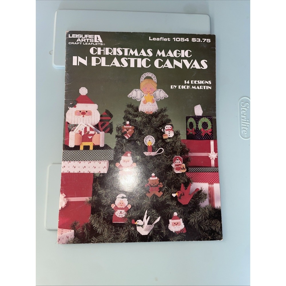 Vintage CHRISTMAS MAGIC IN PLASTIC CANVAS 14 DESIGNS ORNAMENTS/MORE!!!